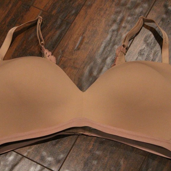 2/$30 🏷 Aerie Wireless Bra Size 36DD Nude Colour - Picture 3 of 5